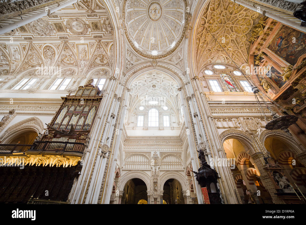 Interno della Cattedrale Mezquita di Cordova, Andalusia. Foto Stock