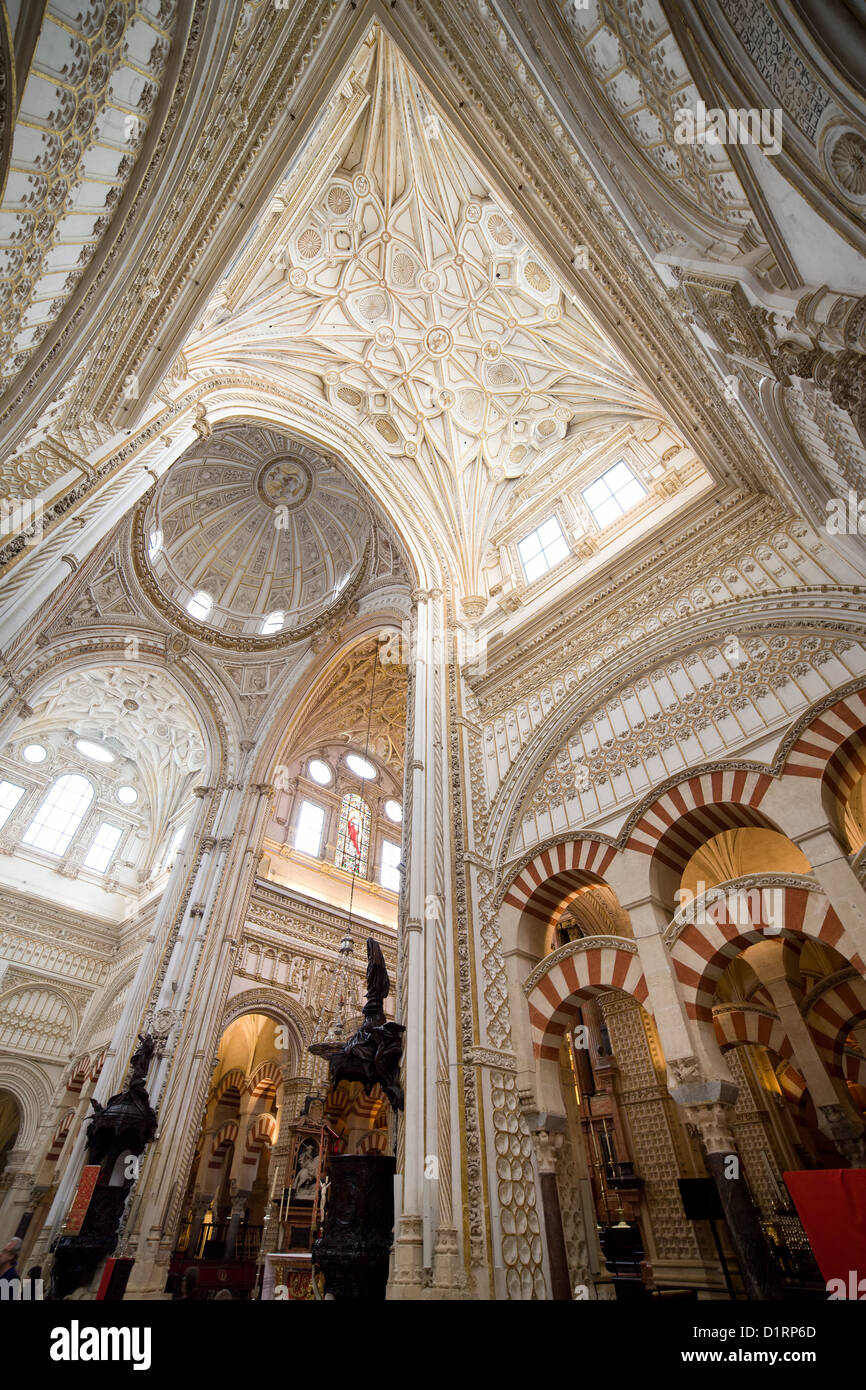 Interno della Cattedrale Mezquita di Cordova, Andalusia. Foto Stock