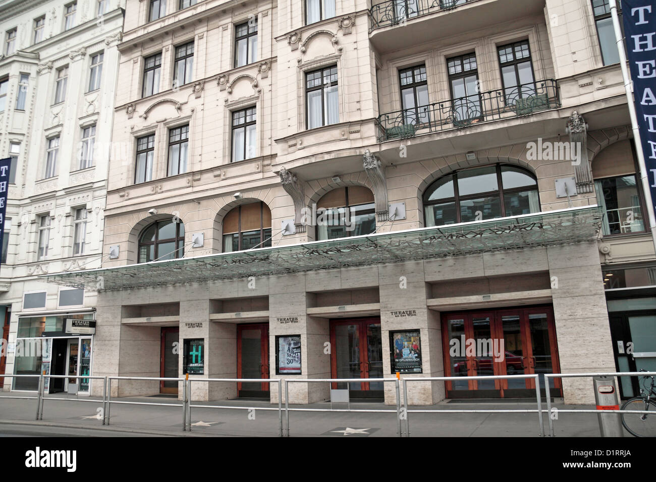 Il Theater an der Wien (La Nuova Opera House) entrata sulla Wienzeile, Naschmarkt, a Vienna, Austria. Foto Stock