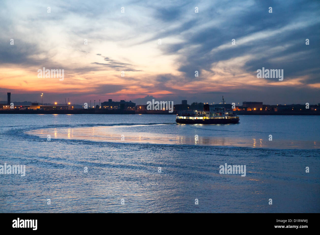 Liverpool traghetto attraverso il Mersey Foto Stock