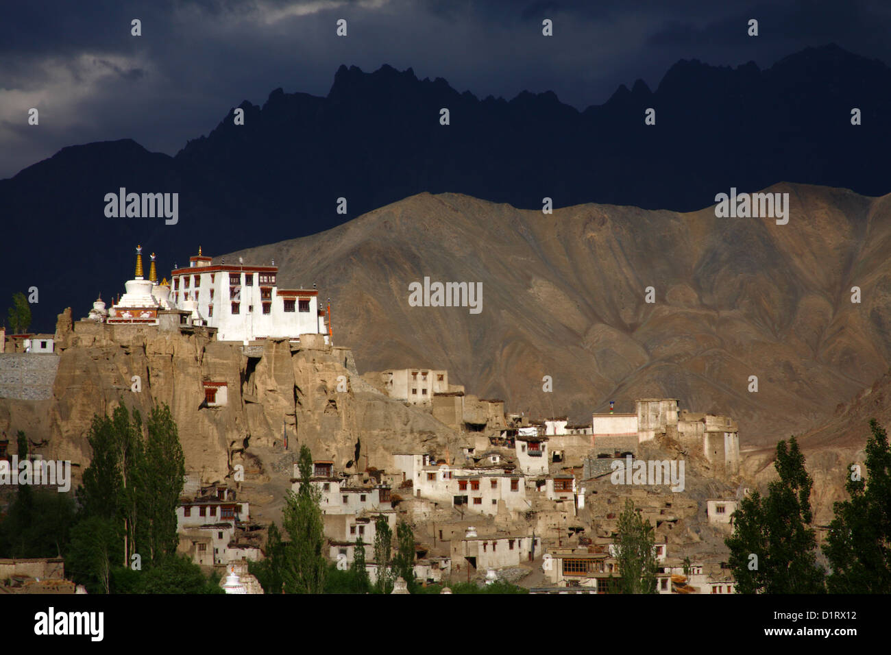 Calore rosso setta il monastero di Lamayuru Ladakh,Jammu e Kashmir Stato Foto Stock