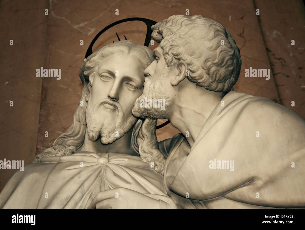 Bacio di Giuda. Statua di marmo accanto alla scala Sancta nel Palazzo del Laterano, Gesù e Giuda Foto Stock