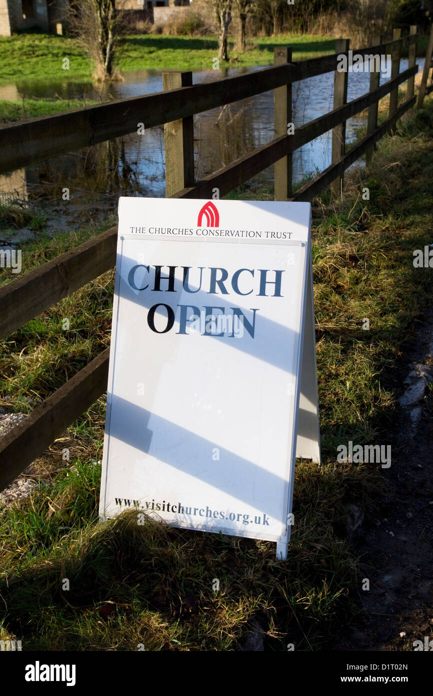 Imber villaggio sulla Piana di Salisbury in Inghilterra. Il villaggio è stato preso dall'esercito come un campo di addestramento nel 1943 e mai restituito. Foto Stock