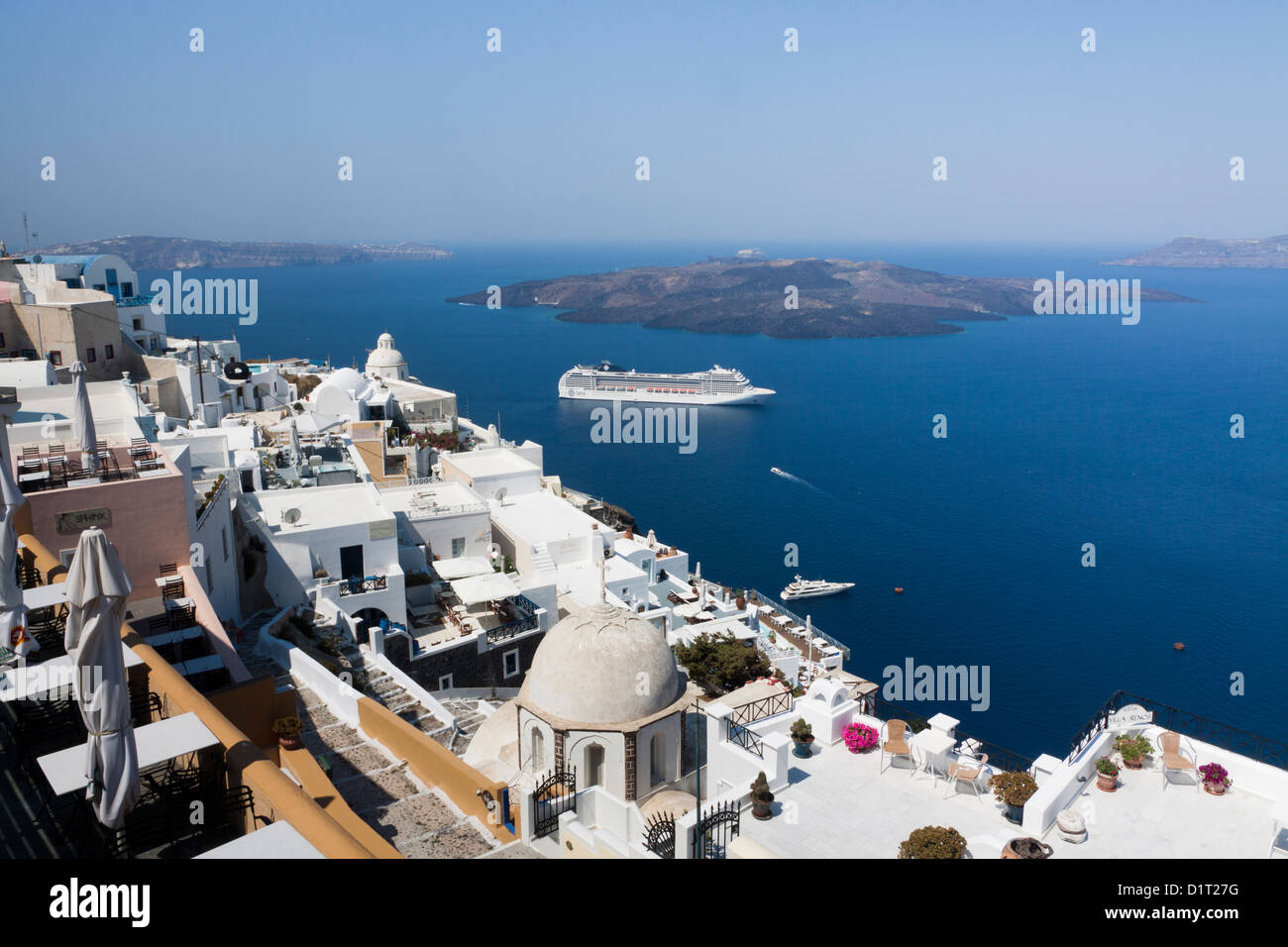 Vista panoramica dell'isola greca di Santorini nel Mare Egeo Foto Stock