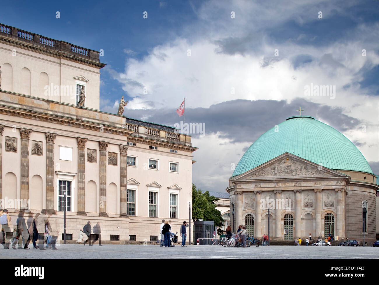 Berlino, Germania, la Staatsoper Unter den Linden e santa Edvige la cattedrale di Foto Stock