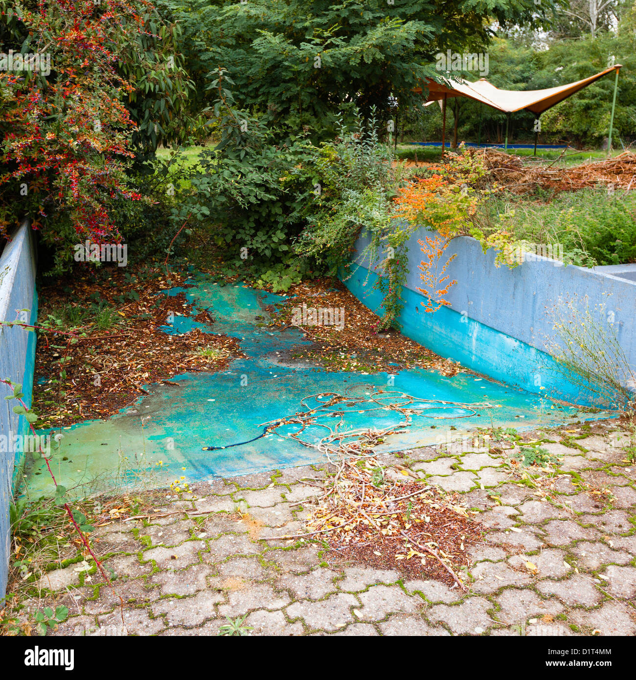 Rovina dell'ex piscina d'onde a Grevenbroich, Germania Foto Stock