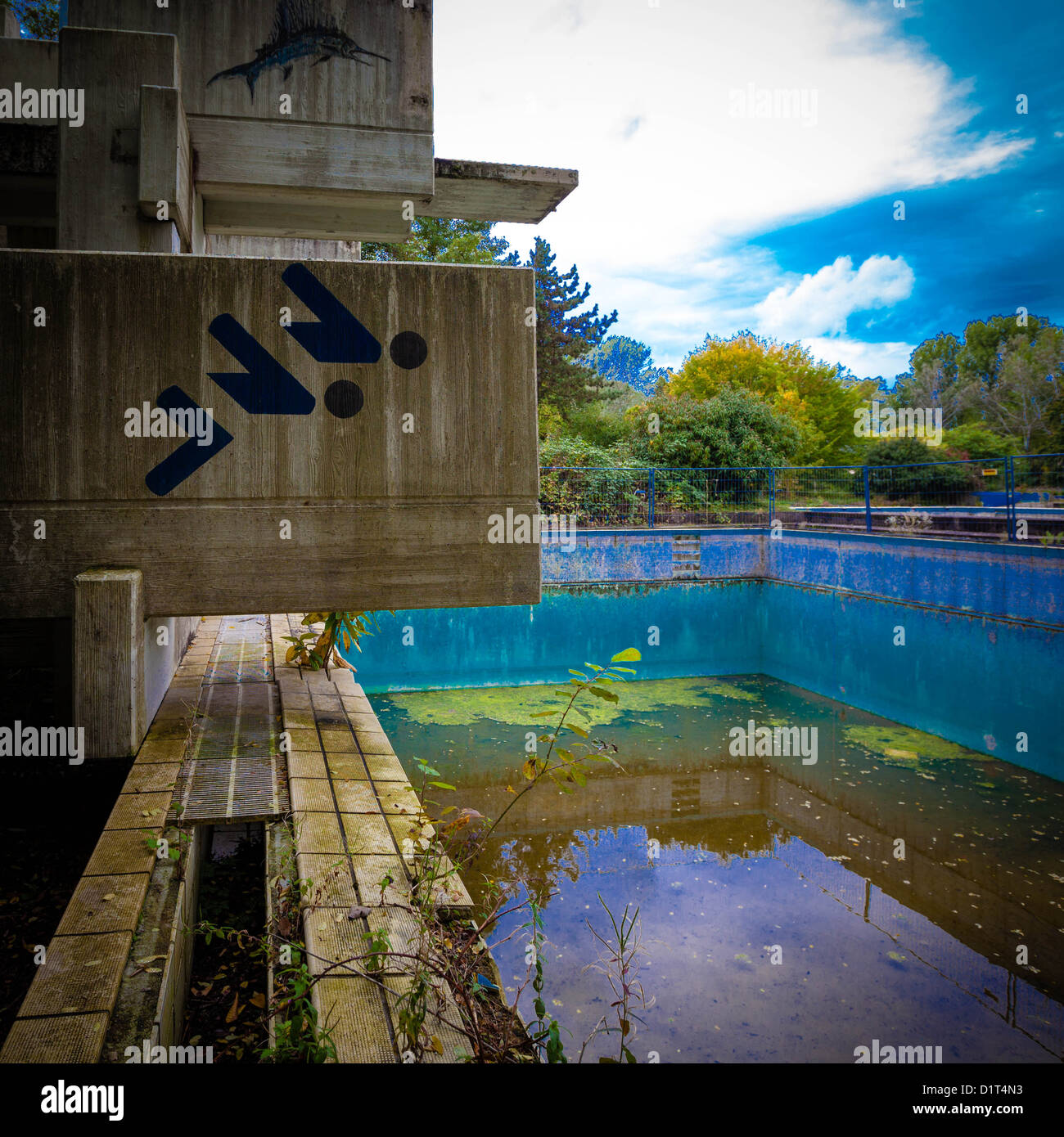 Rovina dell'ex piscina d'onde a Grevenbroich, Germania Foto Stock