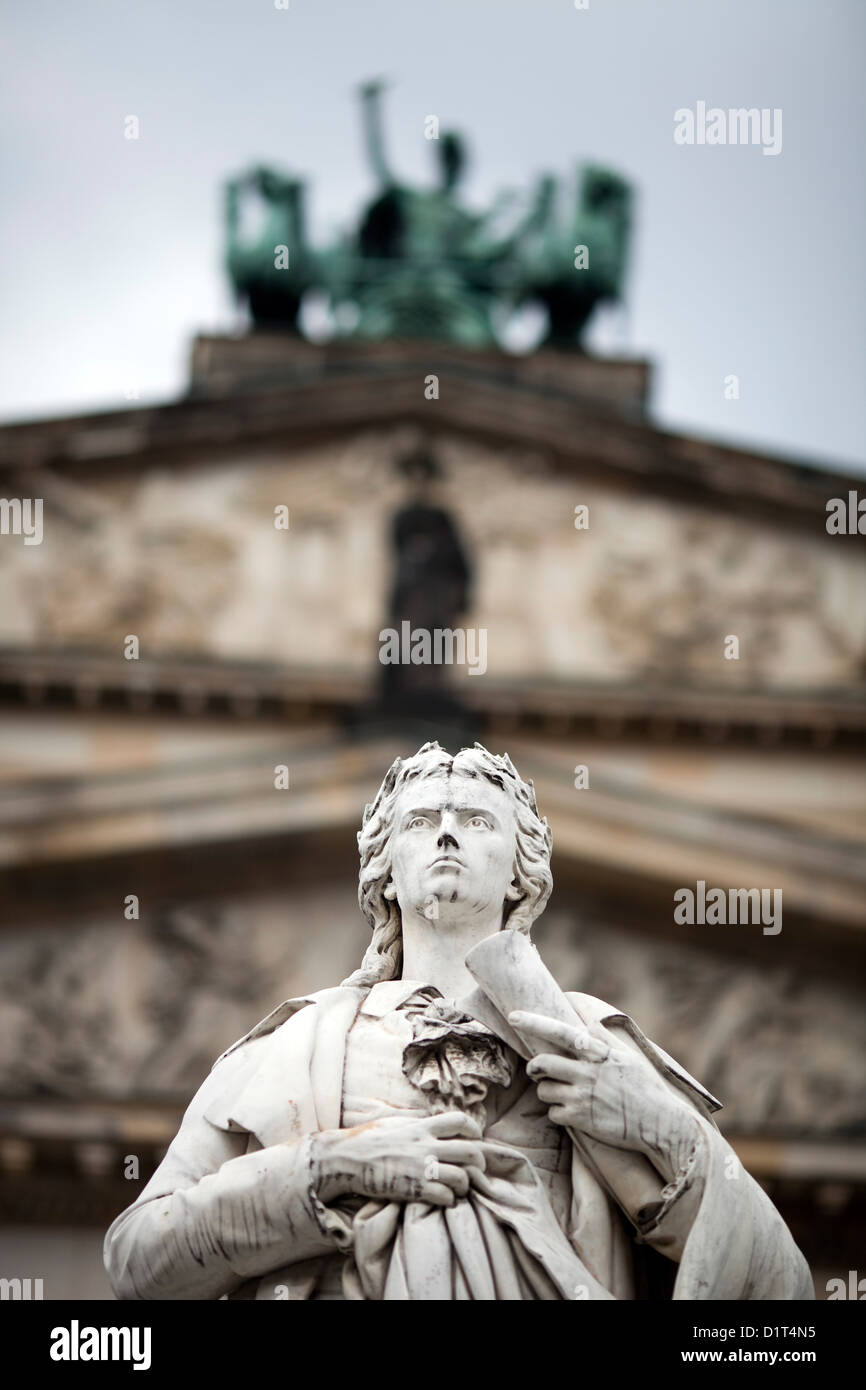 Berlino, Germania, Friedrich Schiller monumento di fronte al Concert Hall di Reinhold Begas Foto Stock