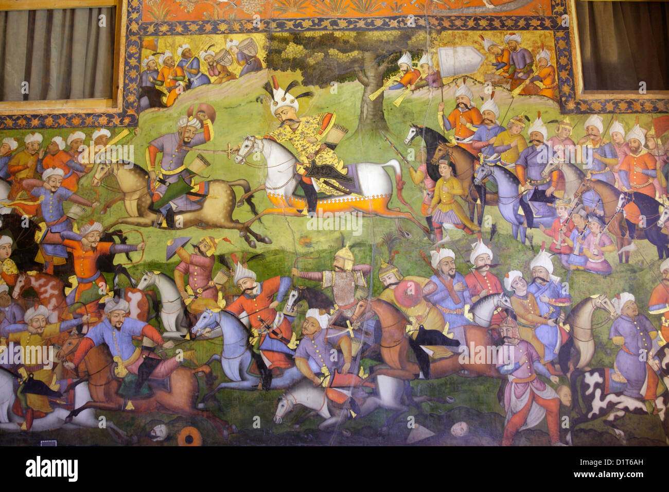 Affresco di Chehel Sotoun palace che mostra la battaglia tra Shah Esmaeel Safavid e Sheibak Khan uzbeki, Isfahan, Iran Foto Stock