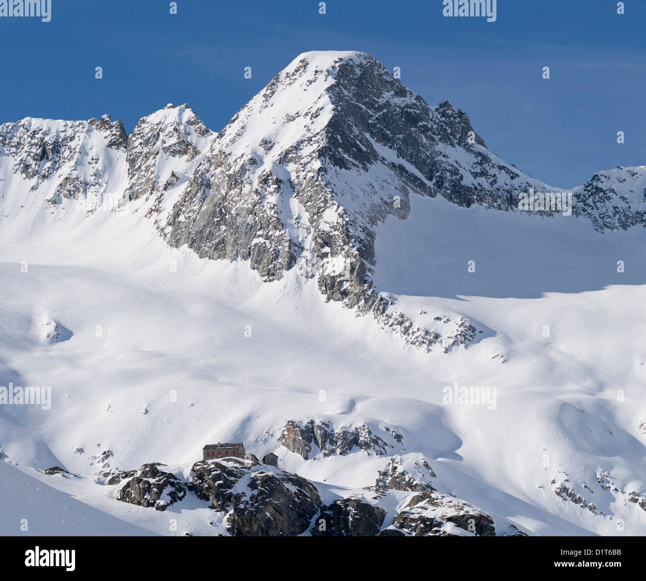 Alpi Zillertertal nel Parco Nazionale Hohe Tauern durante l'inverno. Mt Rainbach-Schwarzkopf sopra i ghiacciai rainbachkees. Austria. Foto Stock