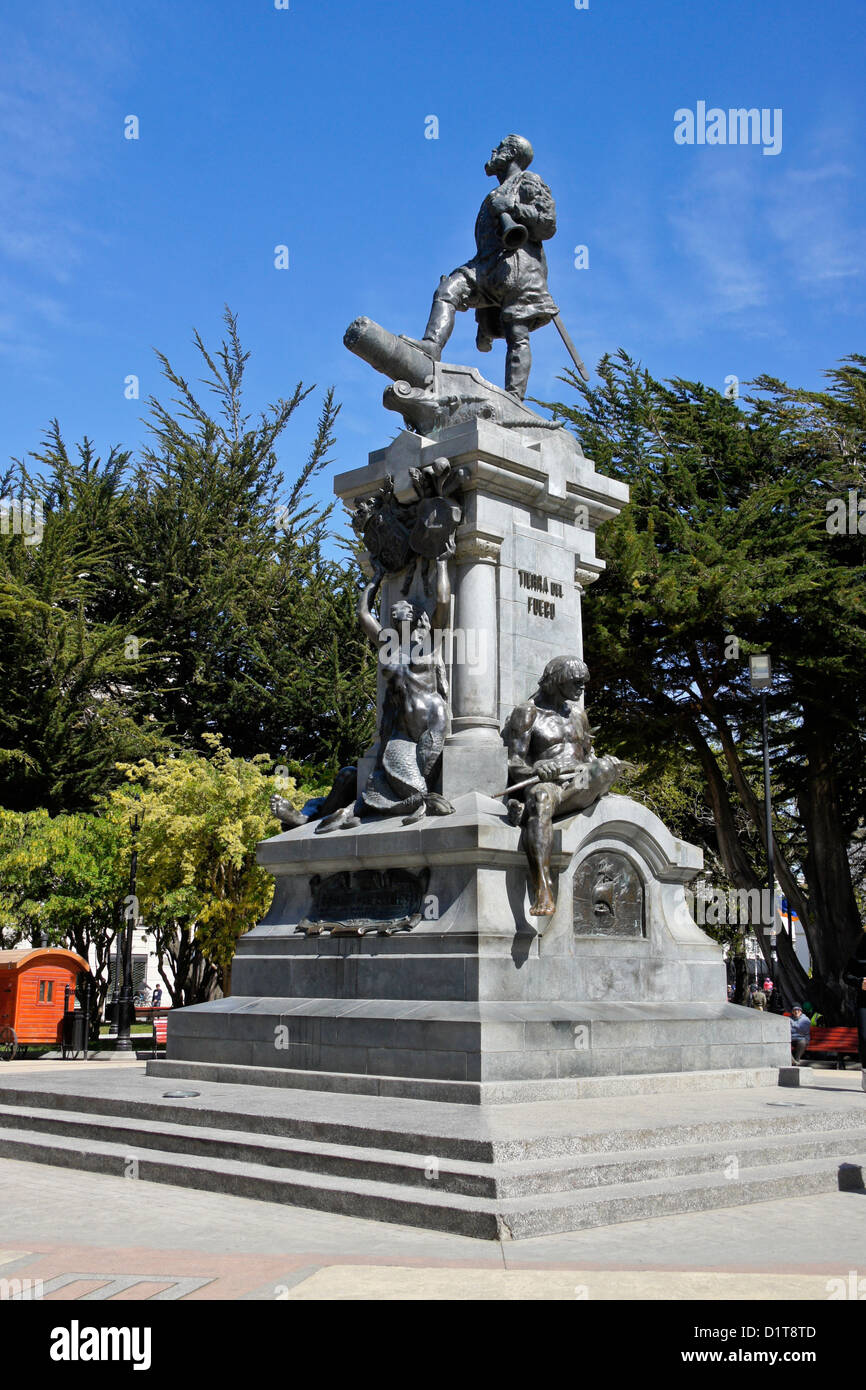 Ferdinando Magellano monumento in Plaza Munoz Gamero, Punta Arenas, Patagonia, Cile Foto Stock