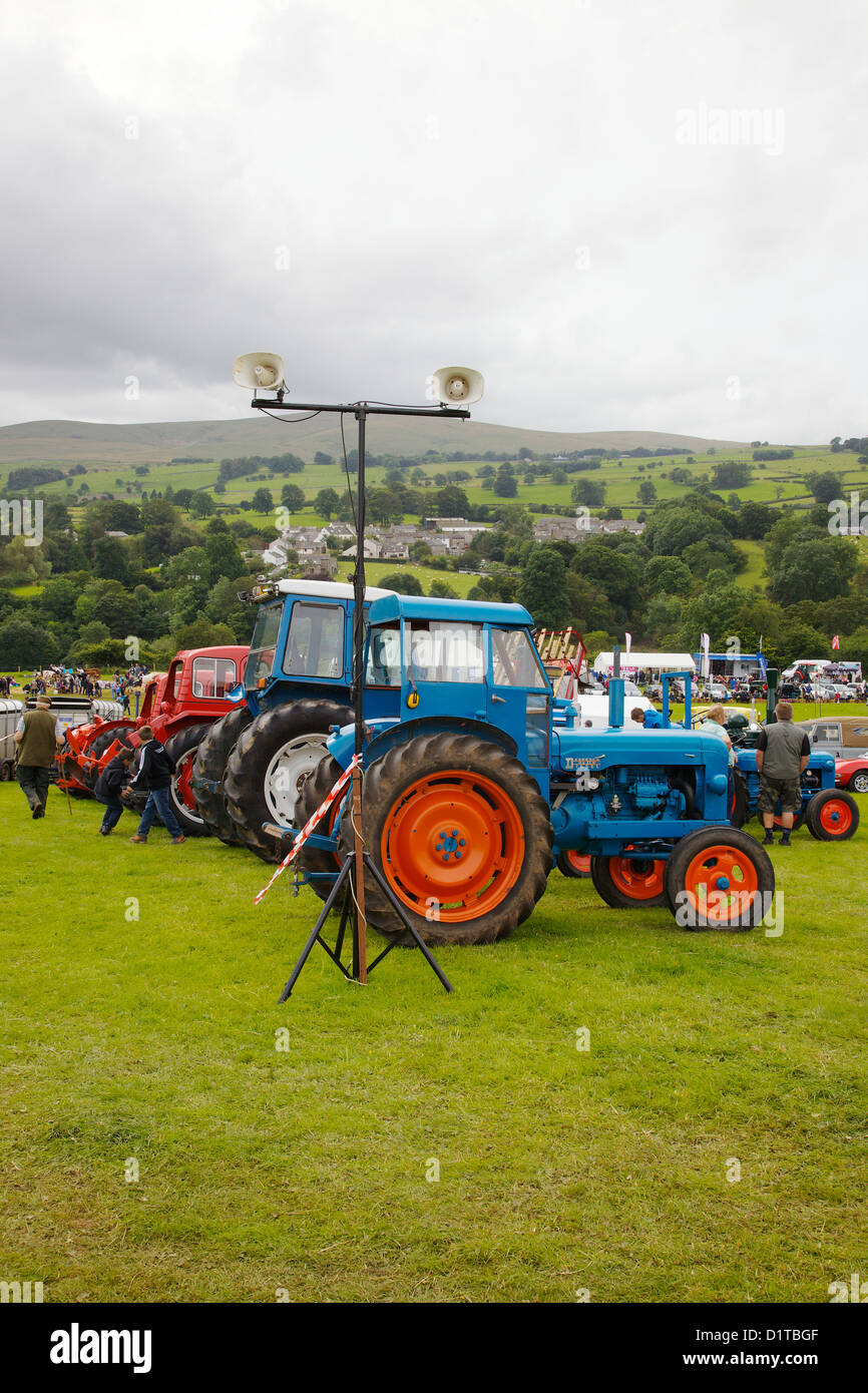 Trattori d'epoca a Hesket Newmarket Società Agricola Visualizza Cumbria, Inghilterra. Regno Unito, Gran Bretagna Foto Stock