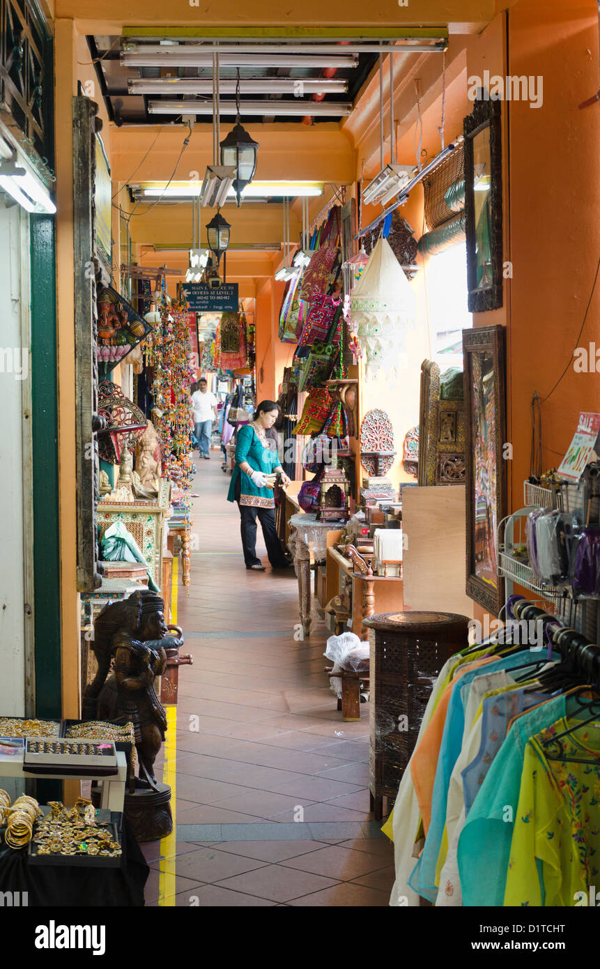 Cinque piedi di modi di shopping in Little India, Singapore Foto Stock