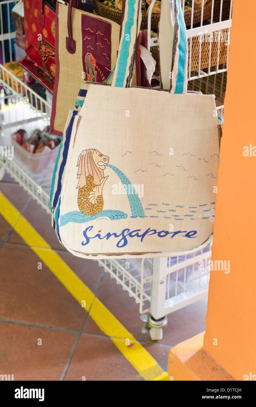Singapore shopping bag in vendita in Little India Foto Stock