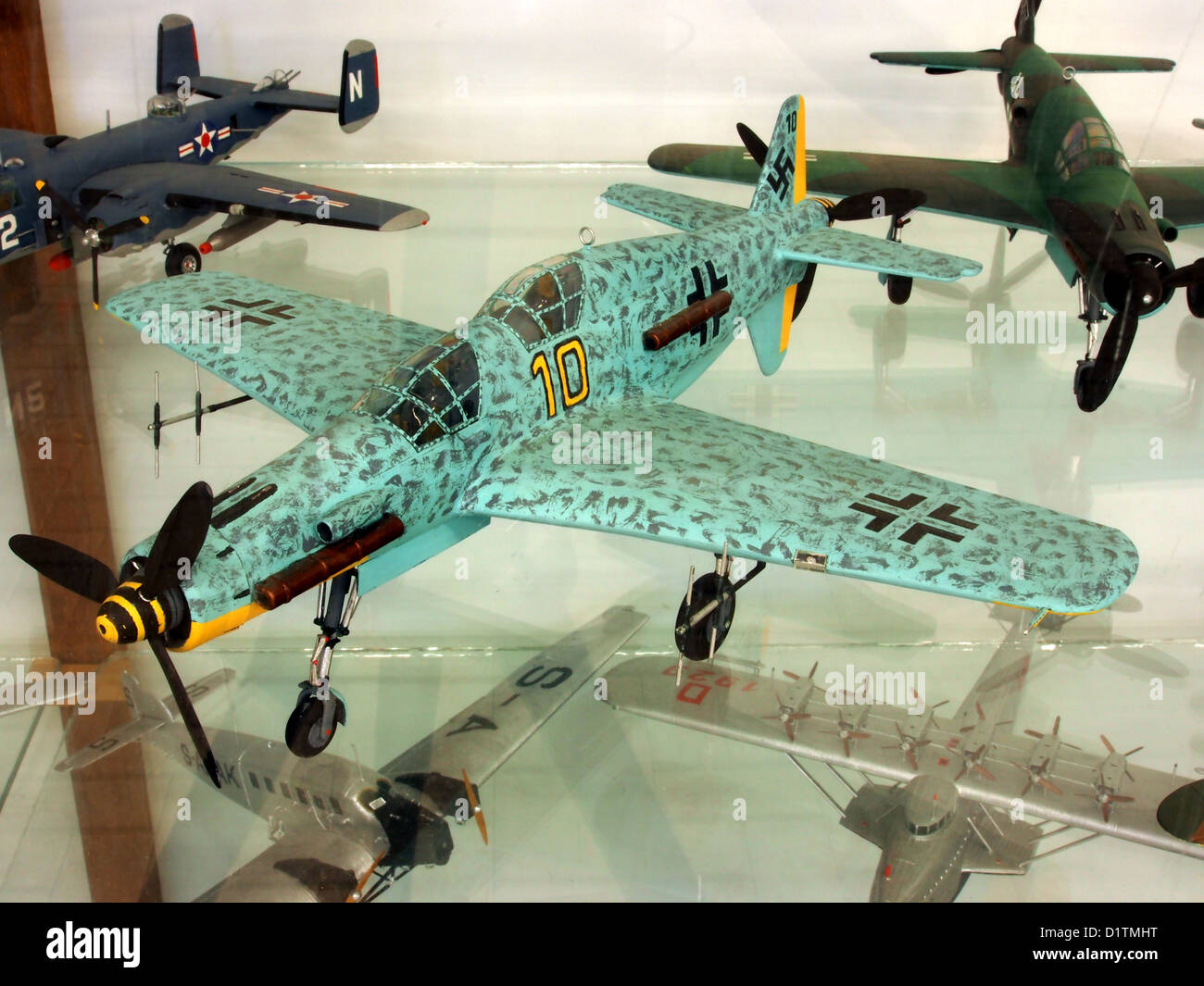 Modelli in scala di aerei militari in Technik Museum Speyer....fare 335 A-6 Foto Stock
