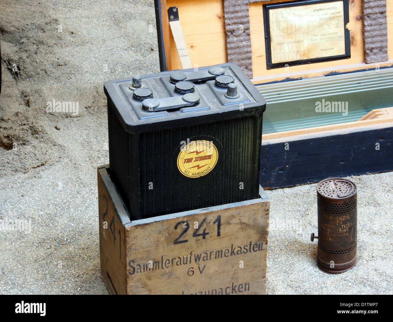 Overloon Museo della Guerra....Il forte Batteria, Accuservice H I Ambacht, Sammleraufwarmekasten 6V nad riscaldamento Foto Stock