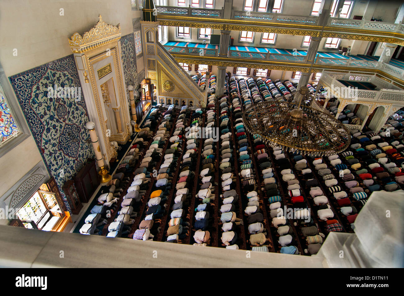 Venerdì islamico preghiera moschea Tunahan İstanbul Turchia Foto Stock