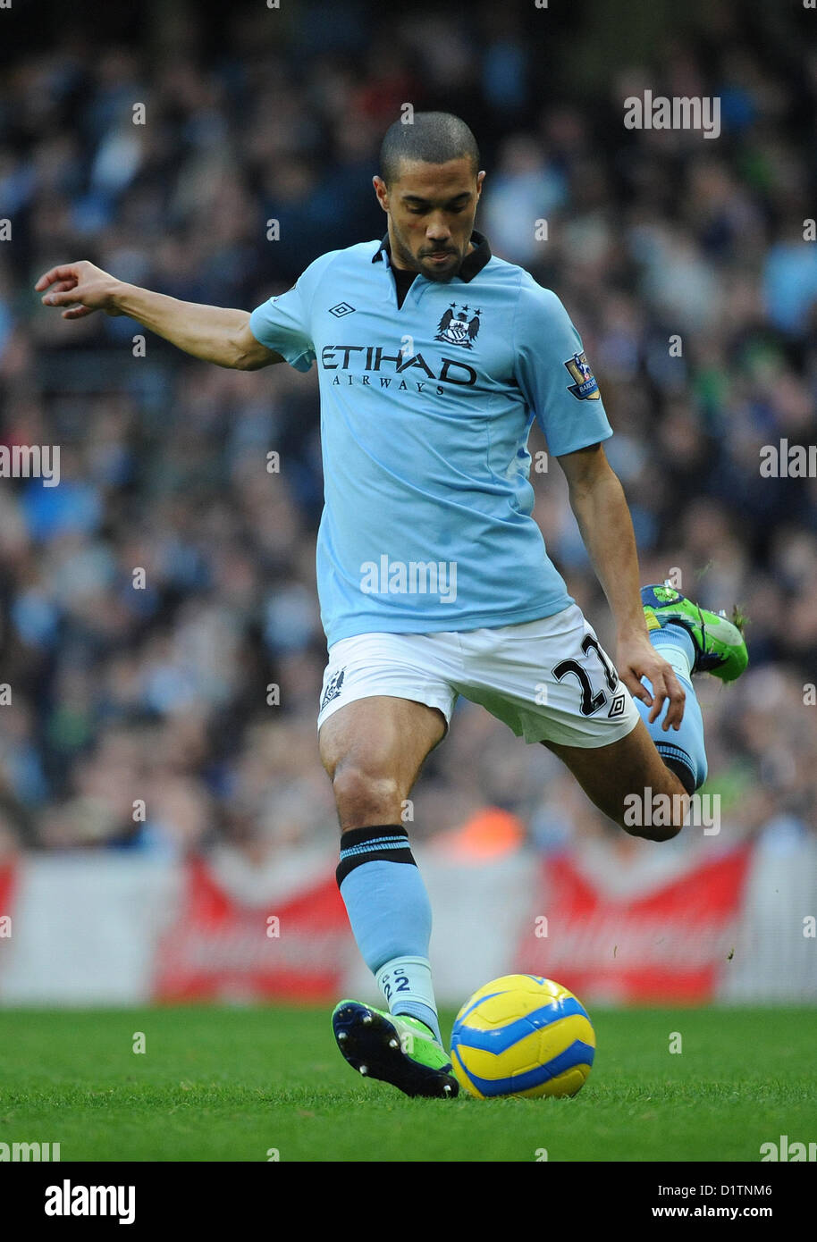 05.01.2013 Manchester, Inghilterra. Gael Clichy in azione durante la FA Cup 3. round di gioco tra il Manchester City e il Watford dall'Etihad Stadium. Foto Stock