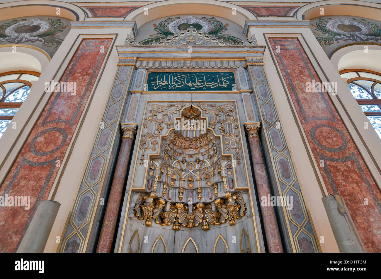 La moschea di Dolmabahce è situato nella zona sud di Dolmabahce Palace,istanbul, Turchia Foto Stock