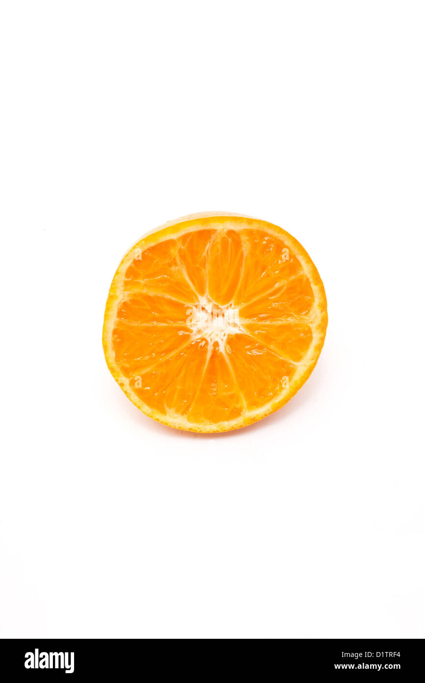 Frutta di arancia isolati su sfondo bianco. Foto Stock
