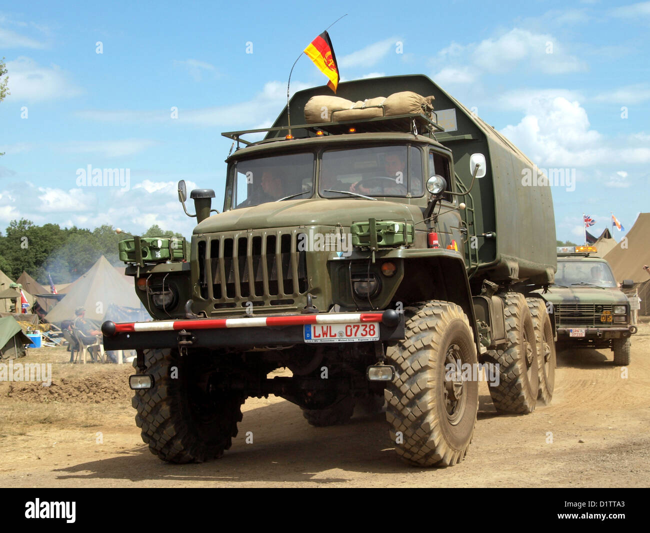 Lo ZIL-131 MTO AT è un camion militare dell'era sovietica, utilizzato durante l'era della Guerra fredda per il trasporto di merci e personale. È caratterizzato da un design robusto e adatto a tutti i terreni ed è stato comunemente utilizzato per operazioni militari. Foto Stock