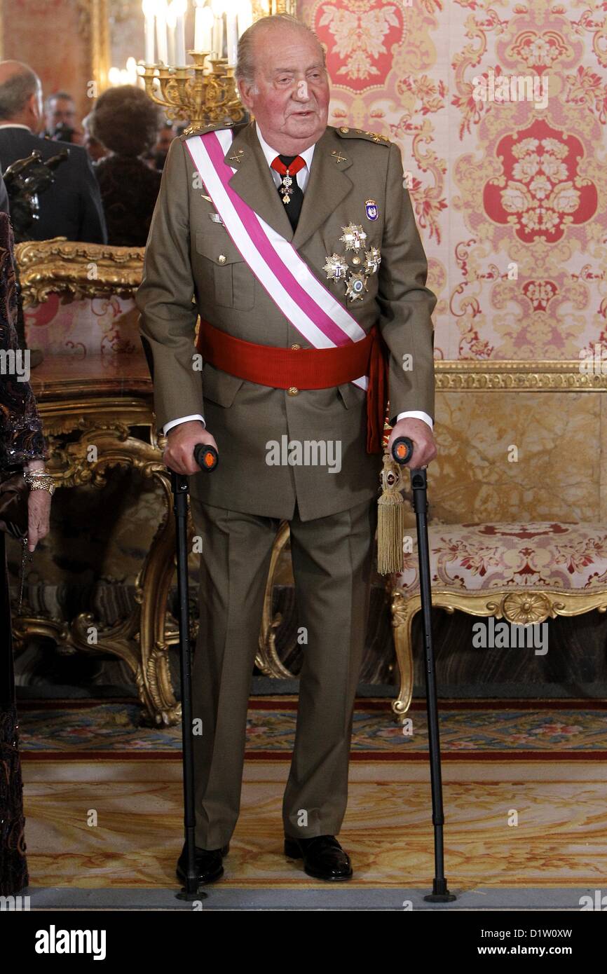 Gennaio 6, 2013 - Madrid, Spagna - Spagnolo Re di Spagna Juan Carlos e la regina Sofia di Spagna, il Principe Felipe di Spagna e la principessa Letizia di Spagna assistere alla tradizionale "Pascua Militar" cerimonia al Palazzo Reale il 6 gennaio 2013 a Madrid, Spagna. (Credito Immagine: © Jack Abuin/ZUMAPRESS.com) Foto Stock