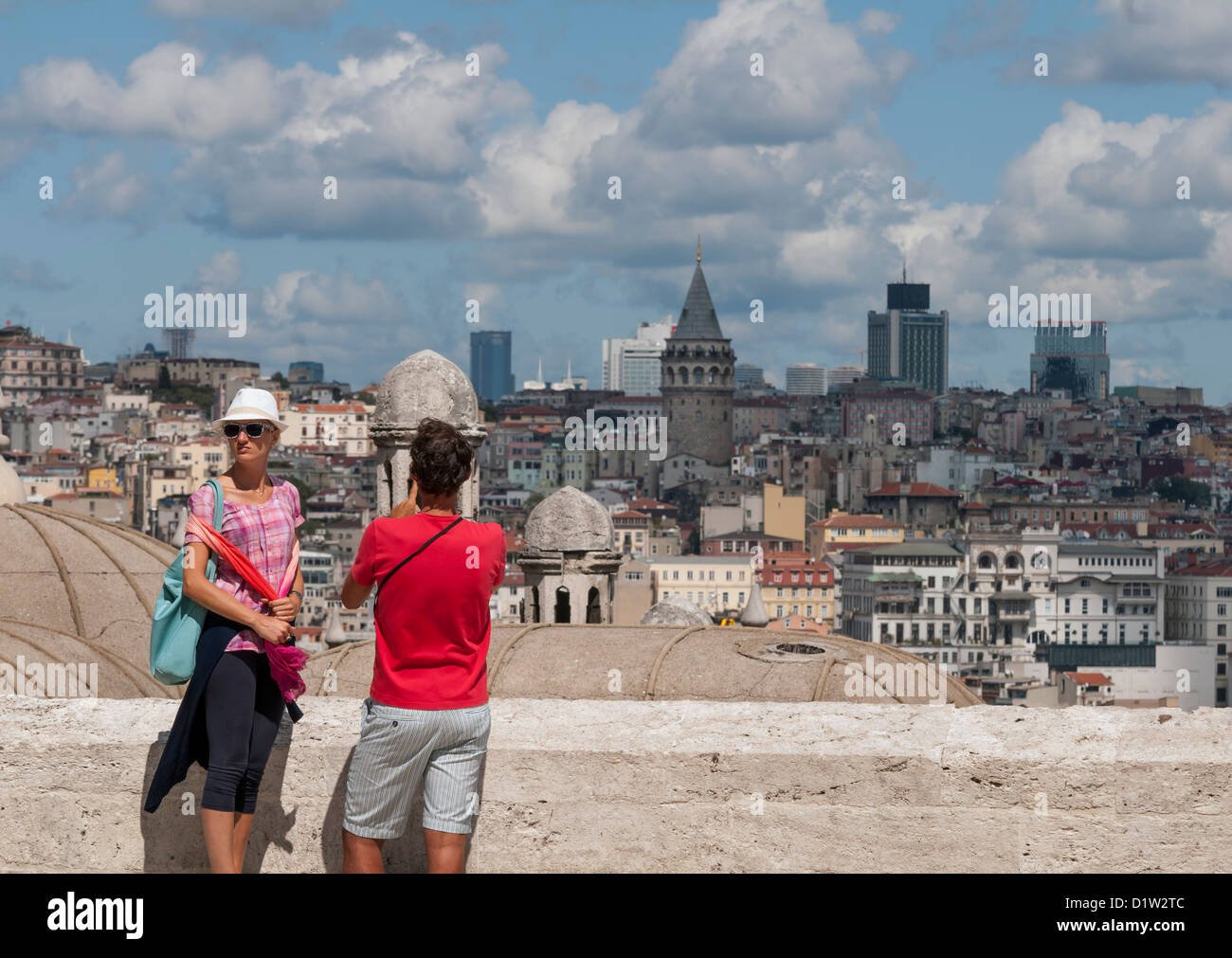 Torre di Galata dalla Moschea Suleymaniye in Istanbul, Turchia Foto Stock