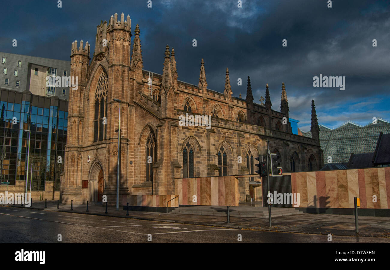 La magnifica St Andrews Cathedral, stand fieri su Clyde Street a Glasgow. Foto Stock