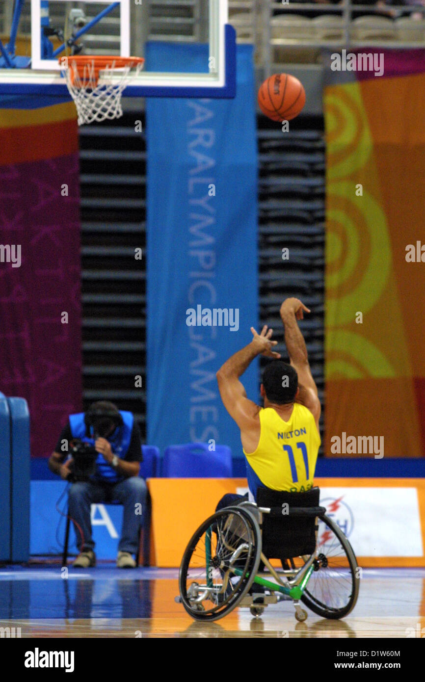 Basket in carrozzella: Brasile v Iran, alle Paralimpiadi di Atene 2004 Foto Stock