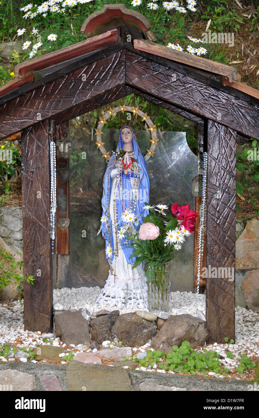 Edicola su un percorso nei pressi di Sant' Agata Sui Due Golfi, Campania, Italia. Foto Stock