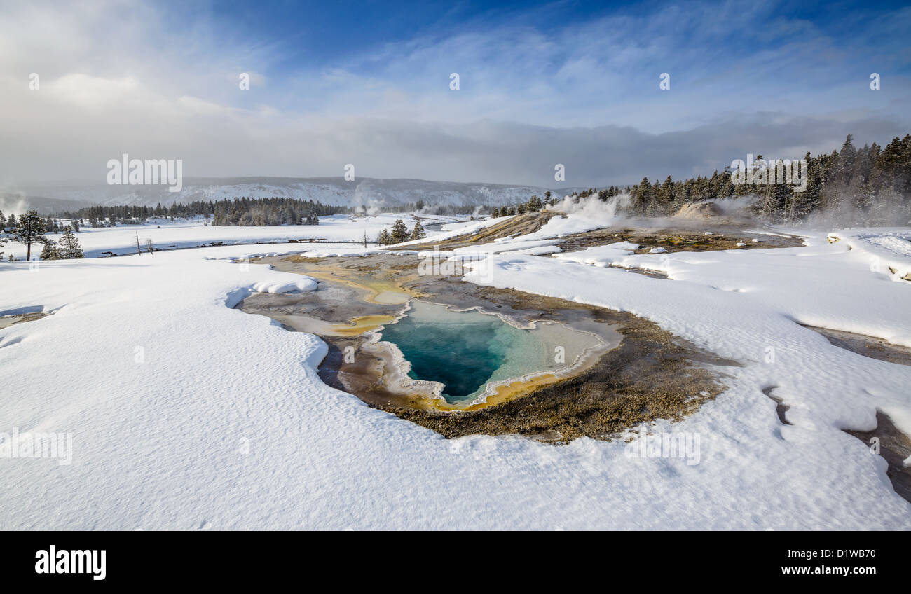 Piscina termale, inverno, il Parco Nazionale di Yellowstone Foto Stock