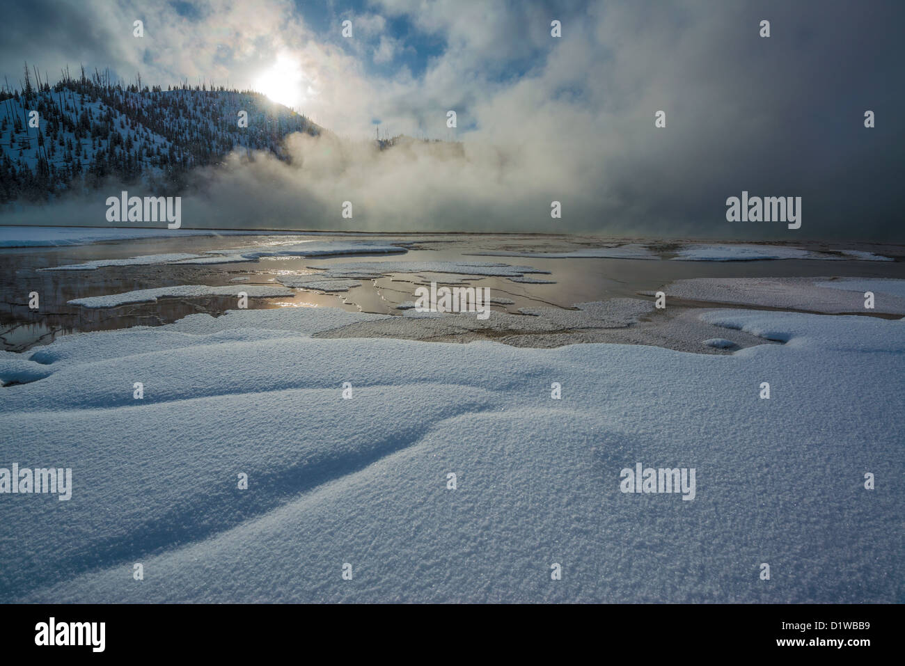 Grand Prismatic piscina termale in inverno Foto Stock