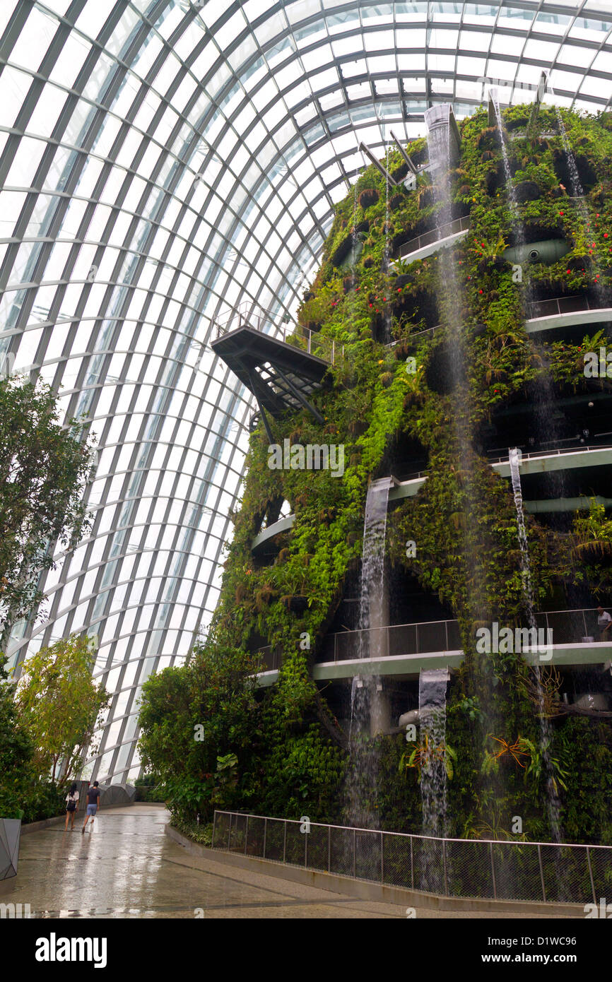 Singapore, Marina Bay, giardini dalla baia, Cloud Forest Dome. Foto Stock