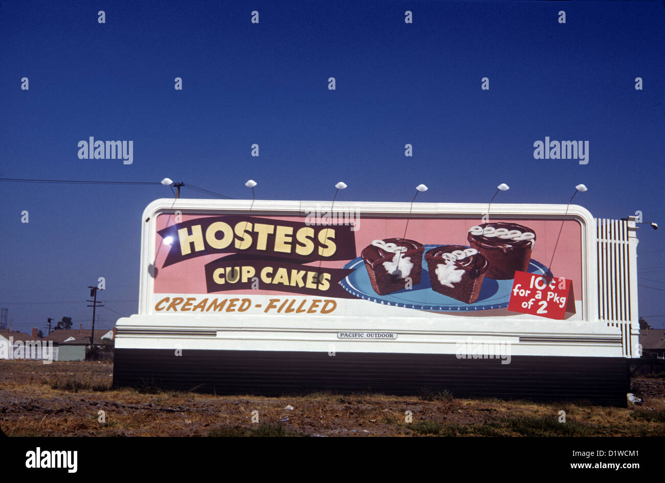 Hostess Tortine billboard in Los Angeles, CA circa 1952 Foto Stock