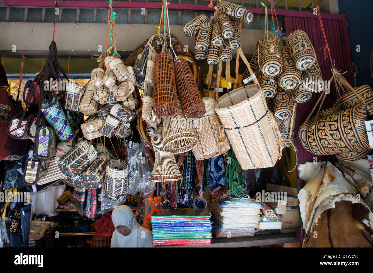 Sarawakian tradizionale negozio di artigianato di Kuching Foto Stock