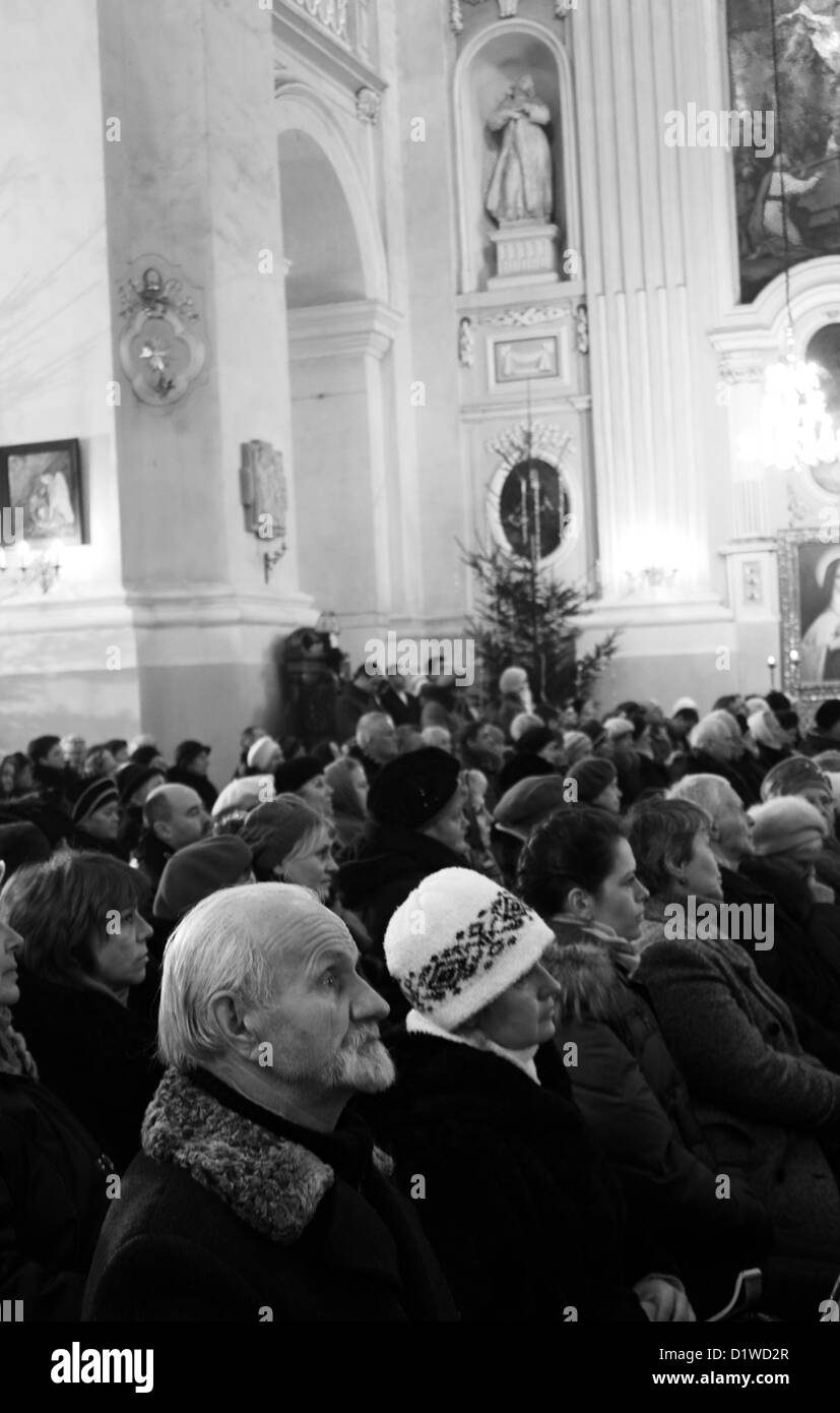 LUTSK - dic 2: Festa di Natale il servizio presso la Cattedrale di San Pietro e Paolo, Lutsk, Ucraina, Dicembre. 25. 2012 Foto Stock
