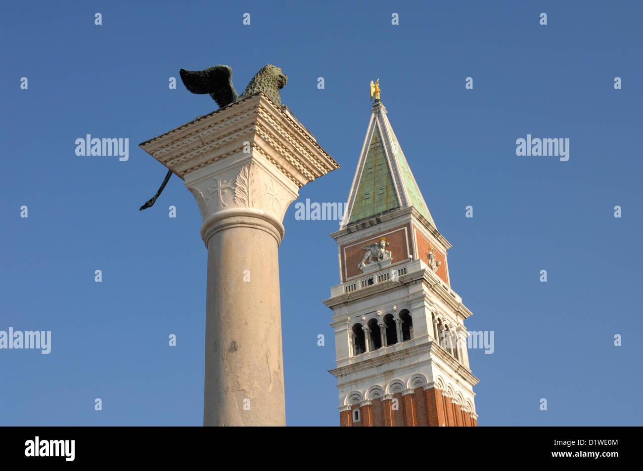 Campanile di San Marco e il leone alato, Venezia, Italia Foto Stock