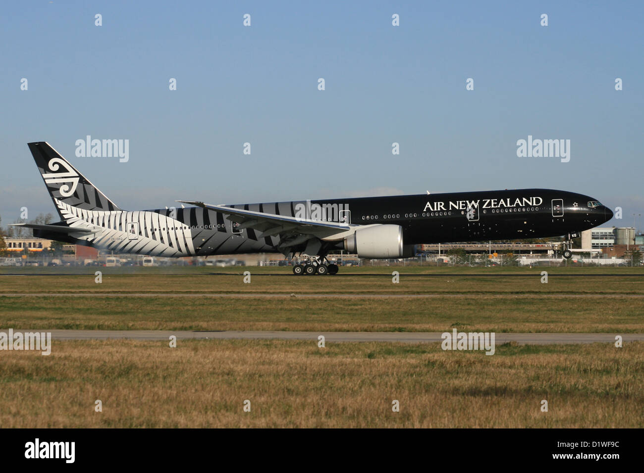 Aria nuova zelanda BOEING 777 300 IN ALL BLACKS RUGBY livrea speciale Foto Stock
