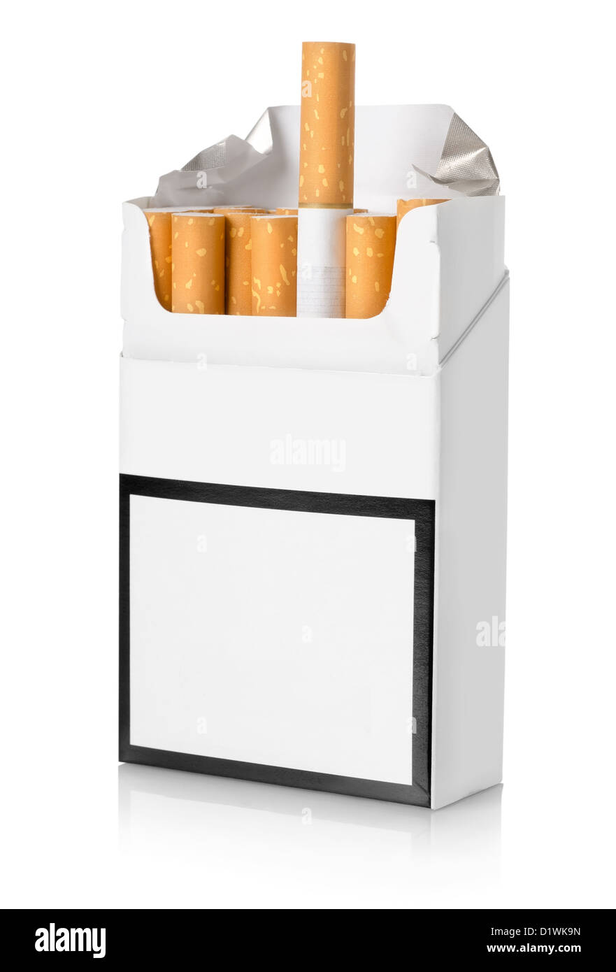 Pacchetto di sigarette isolato su uno sfondo bianco Foto stock - Alamy