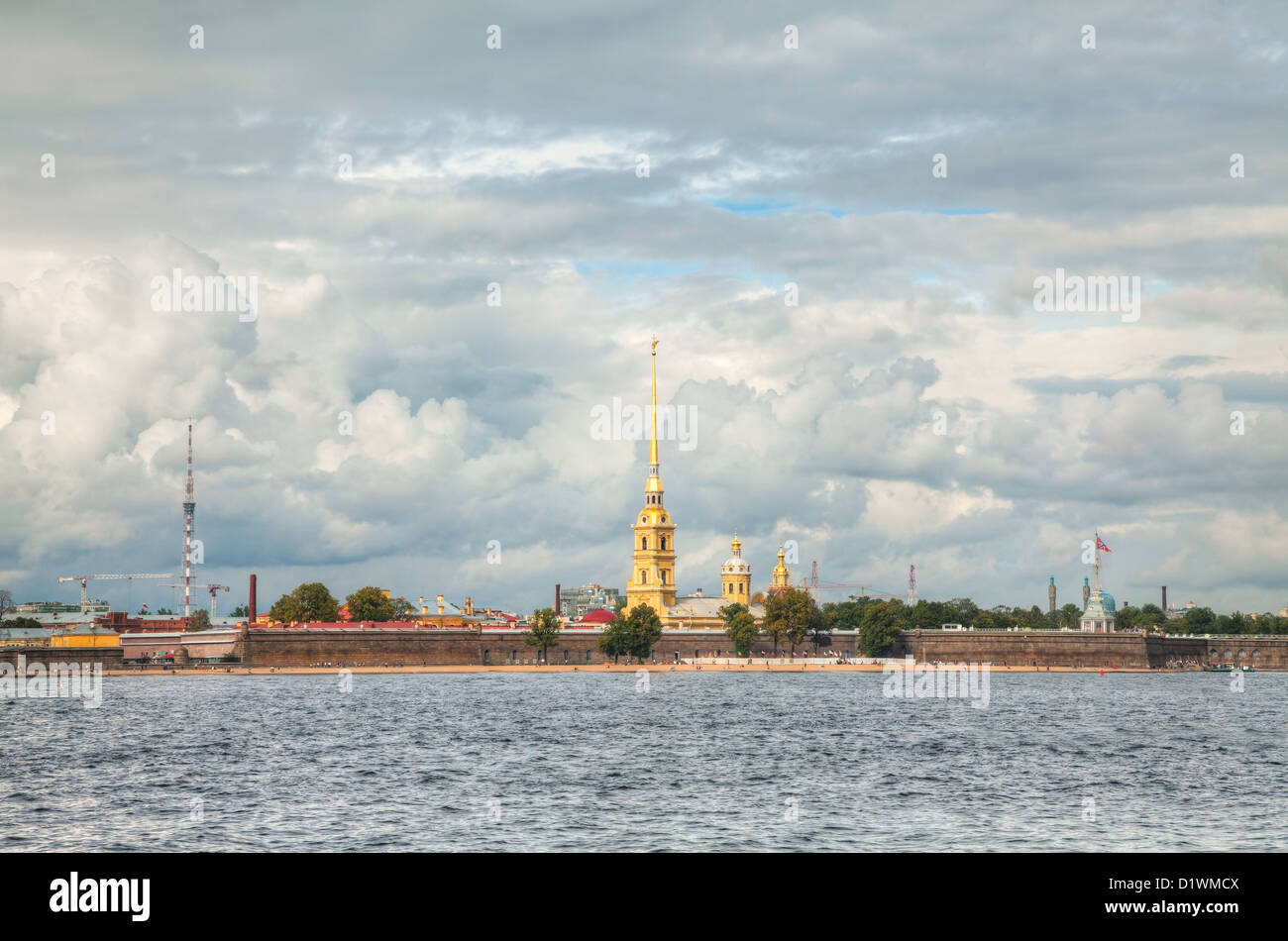 Panoramica di San Pietro e Paolo la fortezza di San Pietroburgo, Russia in un giorno nuvoloso Foto Stock