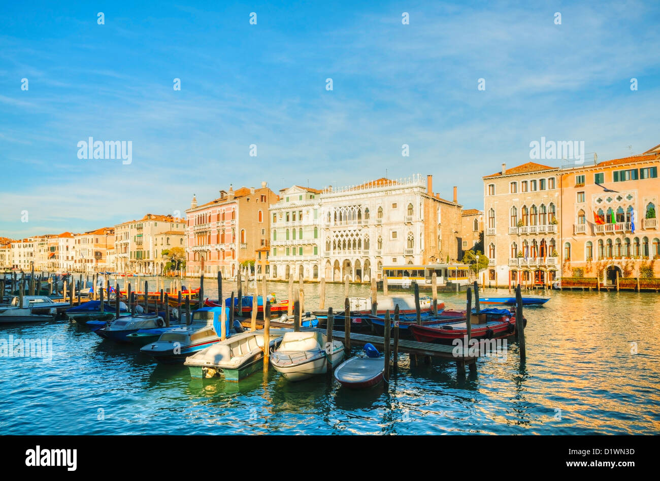 Vista del Canal Grande a Venezia, Italia al mattino Foto Stock