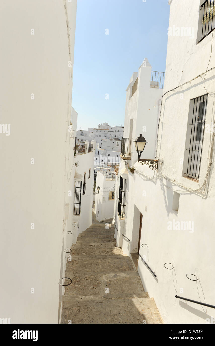 Case bianche e strada di ciottoli a Vejer de la Frontera, Spagna Foto Stock
