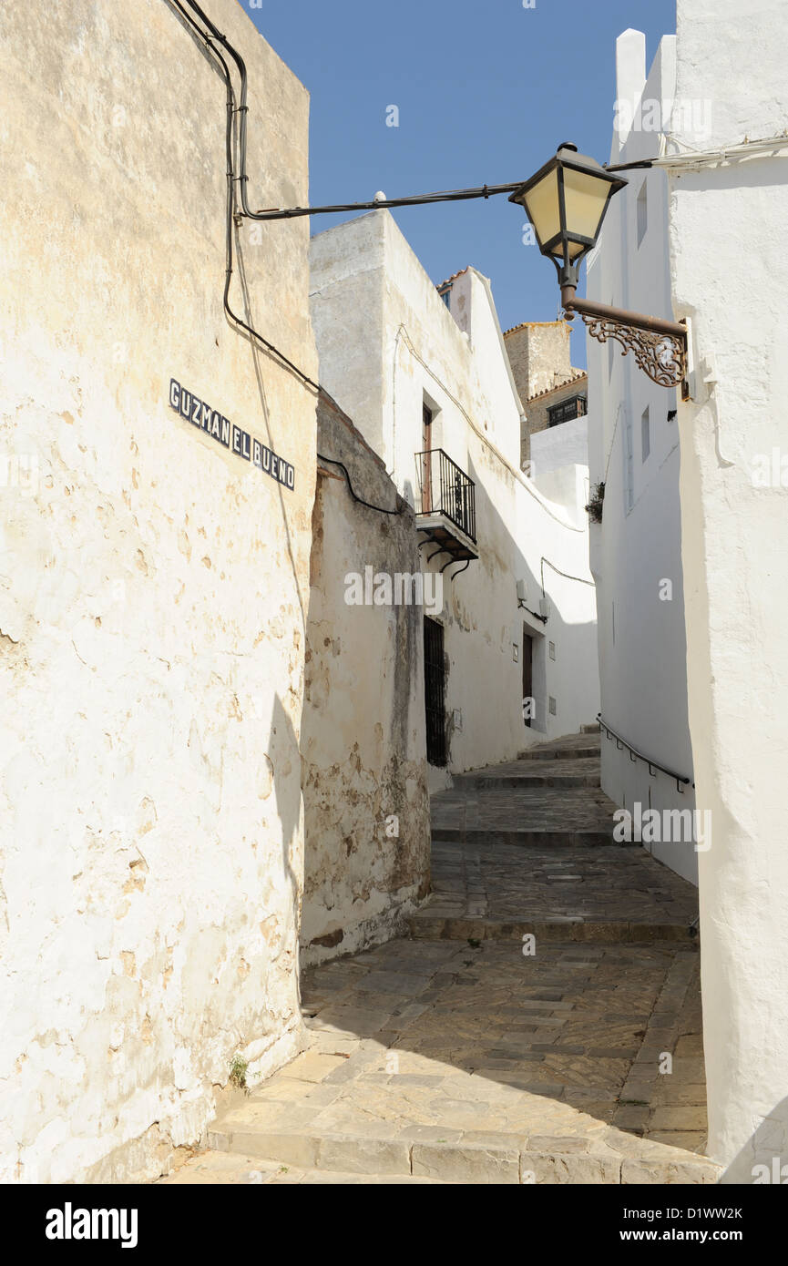 Vejer de la Frontera, uno dei Pueblos Blancos o bianche città dell'Andalusia famose per le loro pareti imbiancate, Spagna meridionale Foto Stock