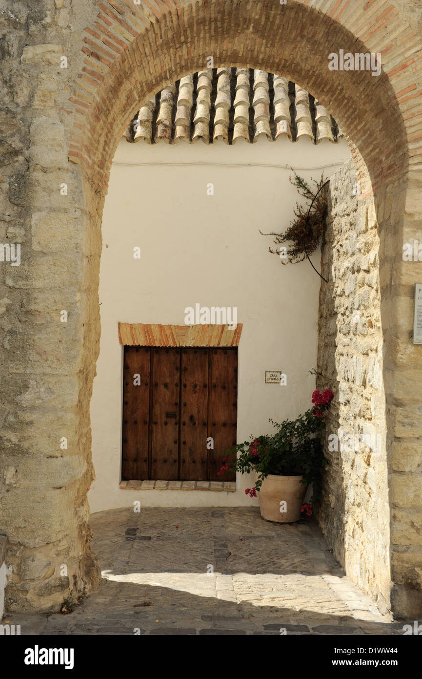 Vejer de la Frontera, uno dei Pueblos Blancos o bianche città dell'Andalusia famose per le loro pareti imbiancate, Spagna meridionale Foto Stock