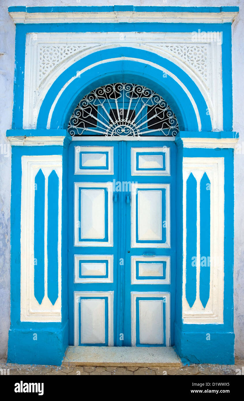 Tunisia Kairouan, decorato di una porta di una casa della Medina Foto Stock