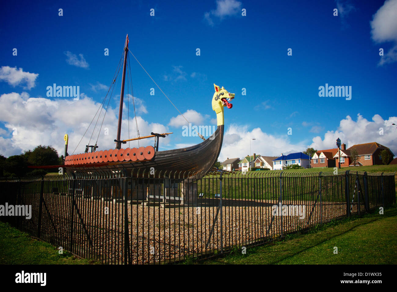 Pegwell Bay Kent REGNO UNITO Replica della Nave Viking Foto Stock