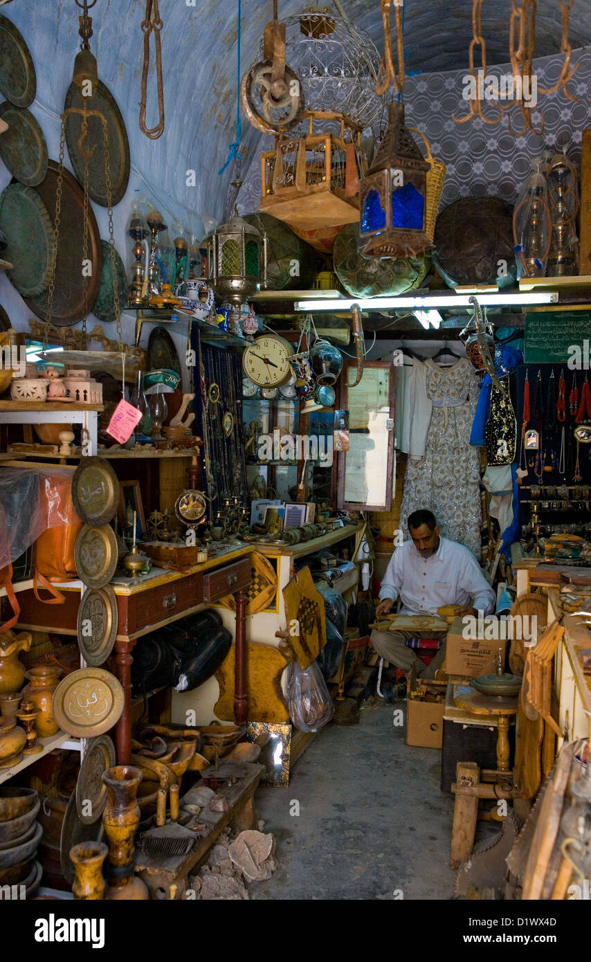 Tunisia Kairouan, un negozio della Medina Foto Stock