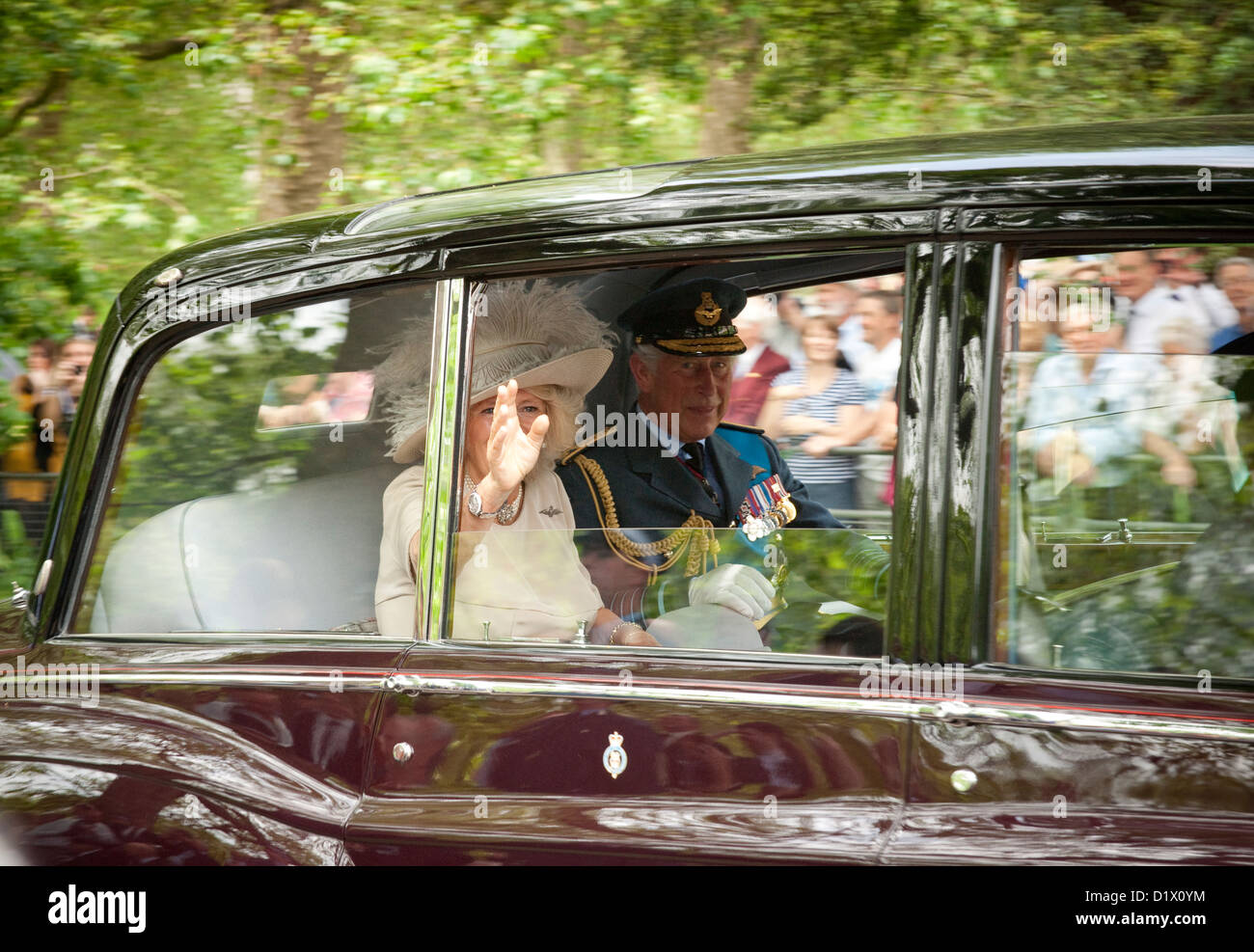 Il principe Carlo e Camilla Parker Bowles / Duchessa di Cornovaglia a lui scoprimento del Comando Bombardieri Memorial Foto Stock