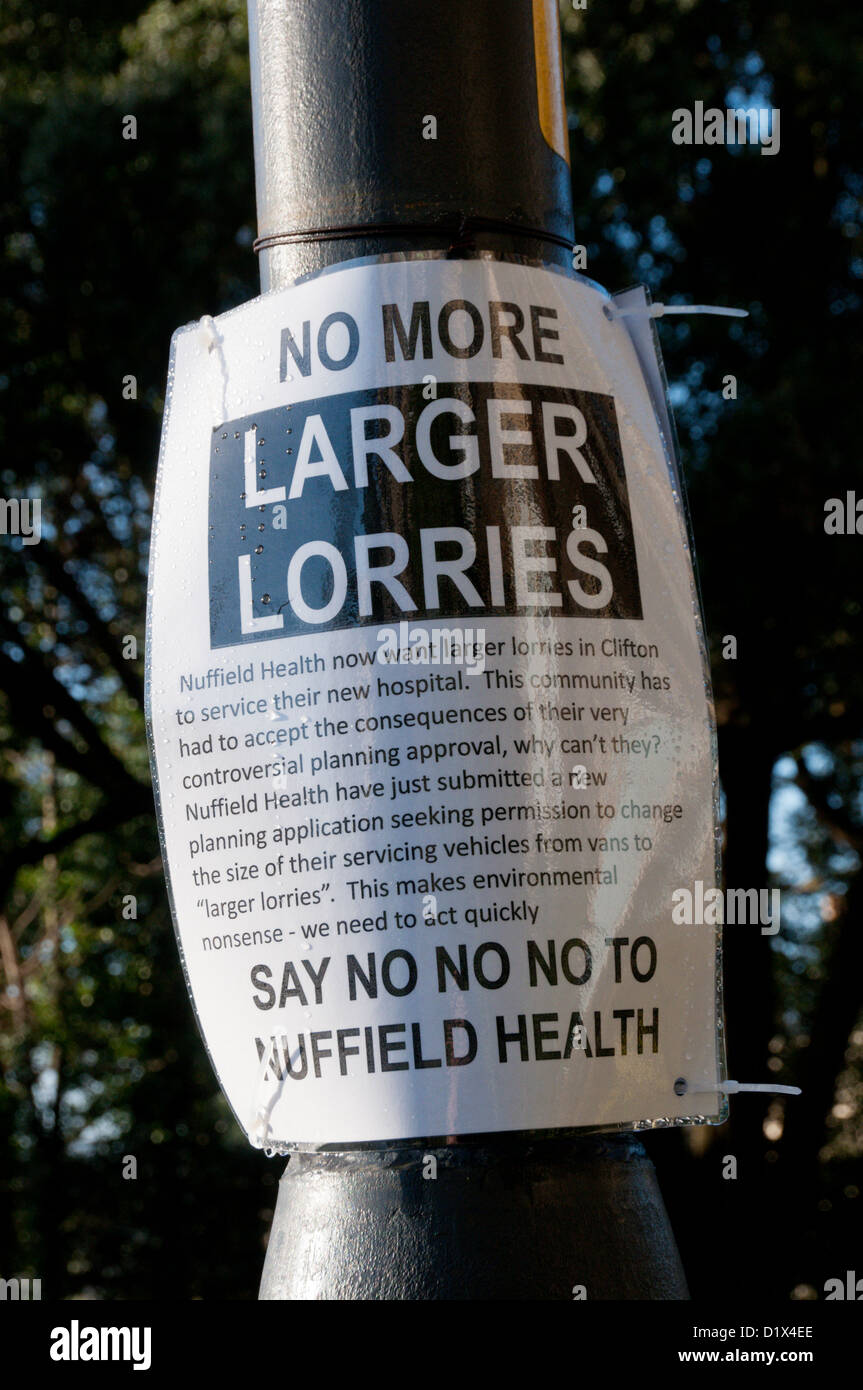 Un avviso proteste al camion associato con un'estensione per il Nuffield Health Bristol Hospital di Clifton. (Dettagli IN DESC). Foto Stock
