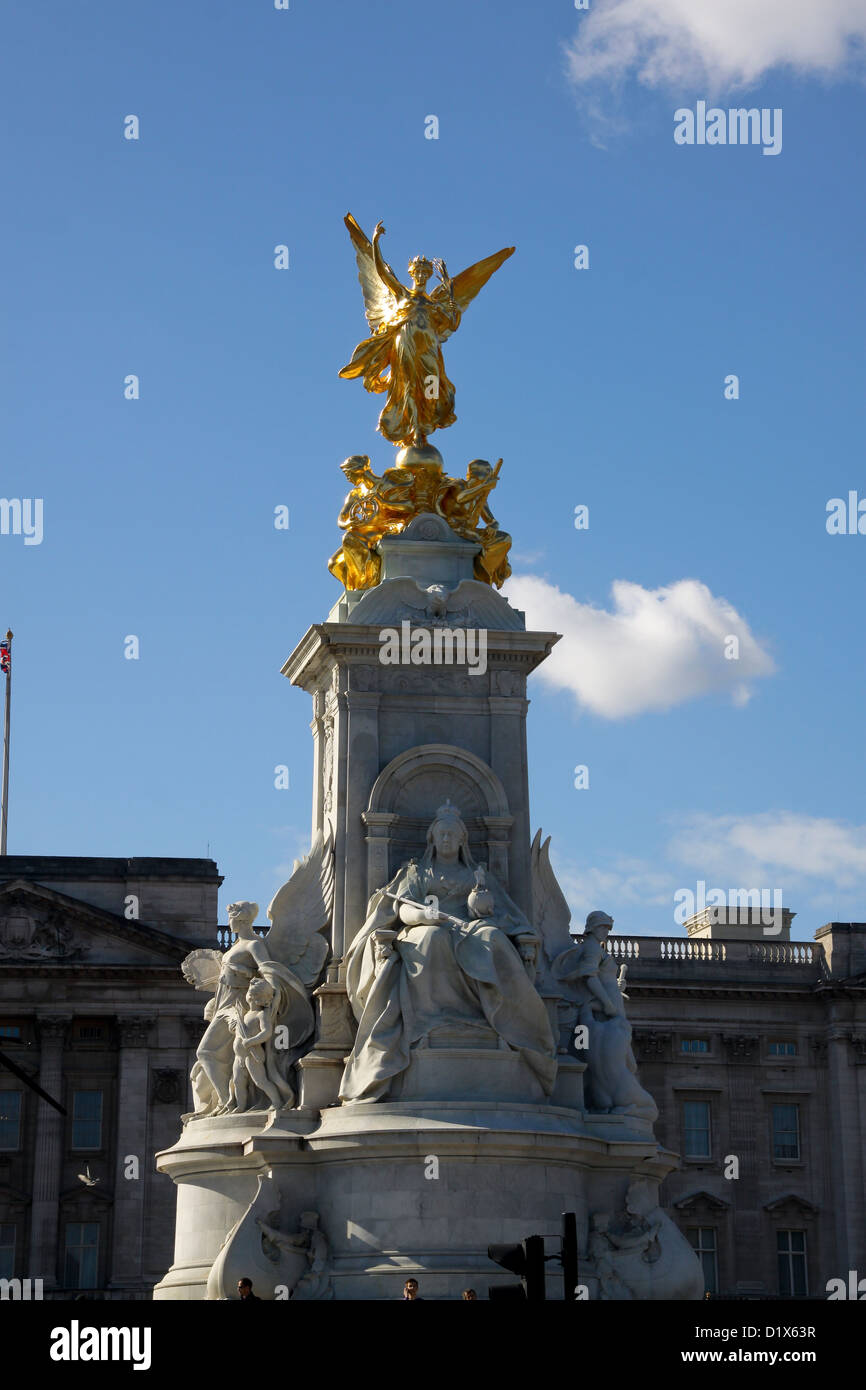 La vittoria sul memoriale della Victoria statua Buckingham Palace Foto Stock